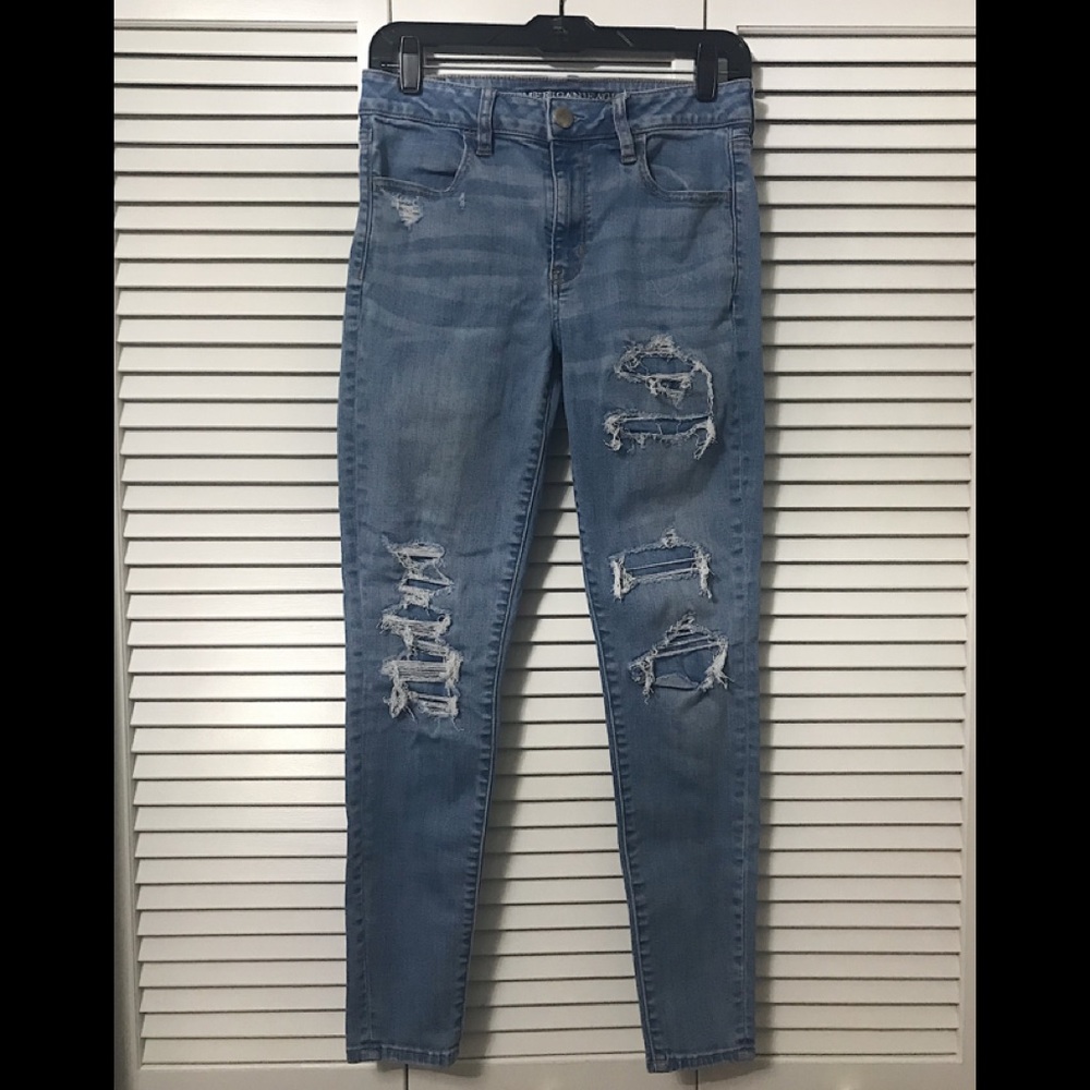 Distressed Light-wash American Eagle Jeans